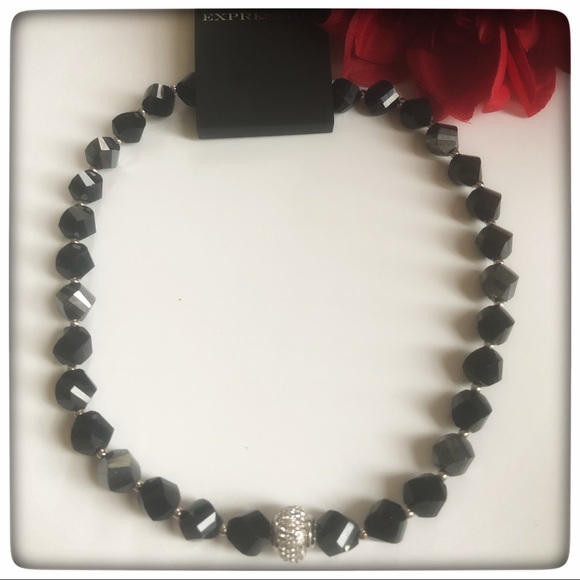 Stone agate necklace with Crystal pendant.